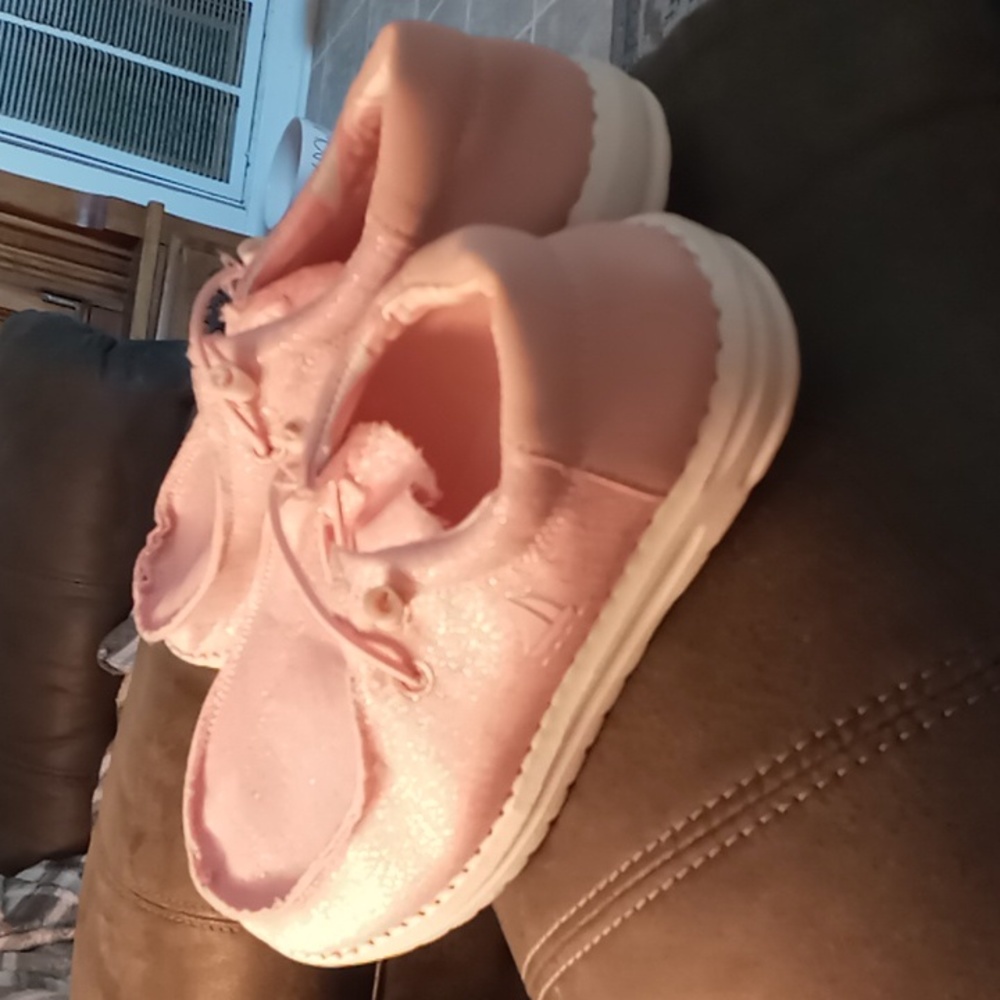 Size 4 new sail sparkling pink shoes